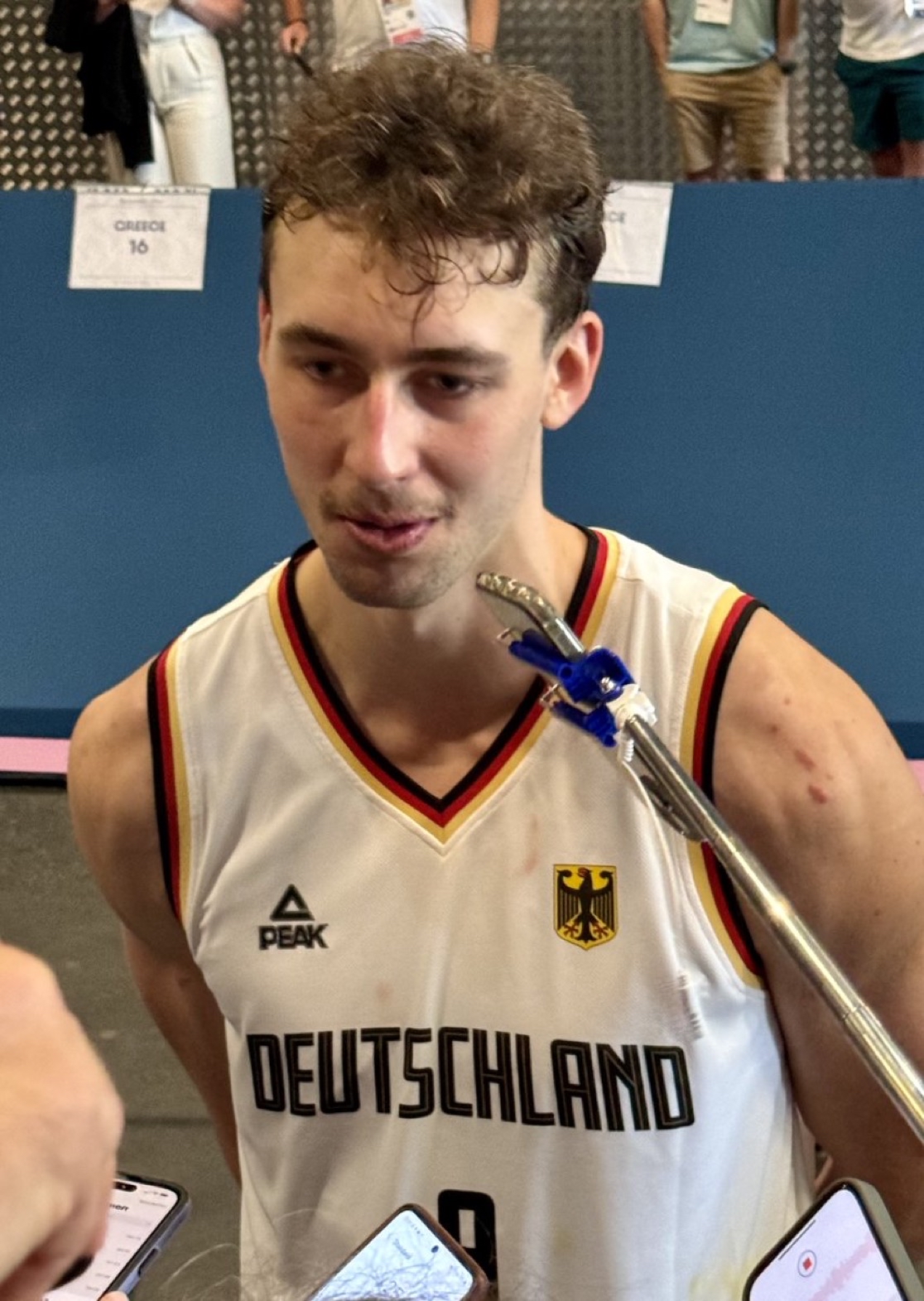 西汉姆发布备战花絮，冲刺阶段回应争议，NBA季后赛任务艰巨，球探报告显示潜力的简单介绍