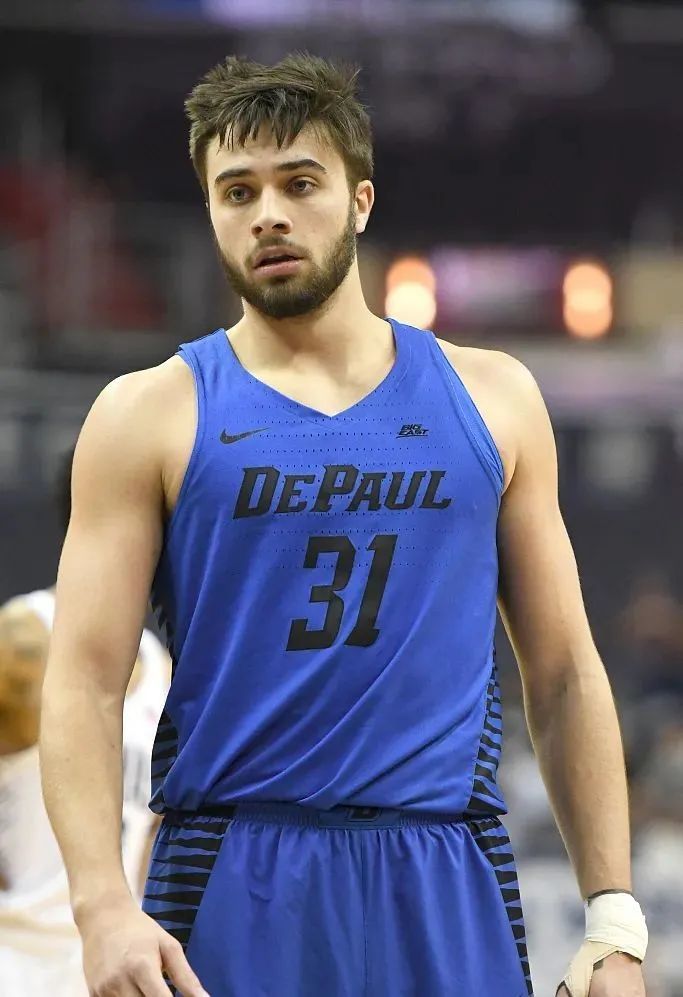 西汉姆发布备战花絮，冲刺阶段回应争议，NBA季后赛任务艰巨，球探报告显示潜力的简单介绍